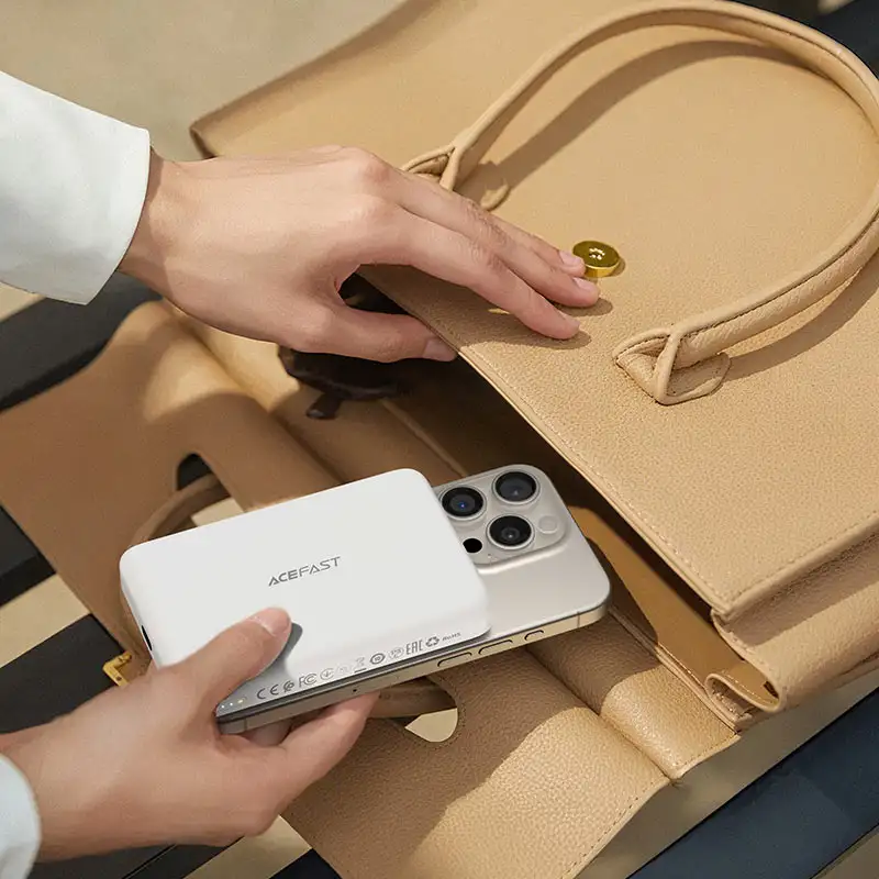 PD20W fast charging magnetic power bank by ACEFAST