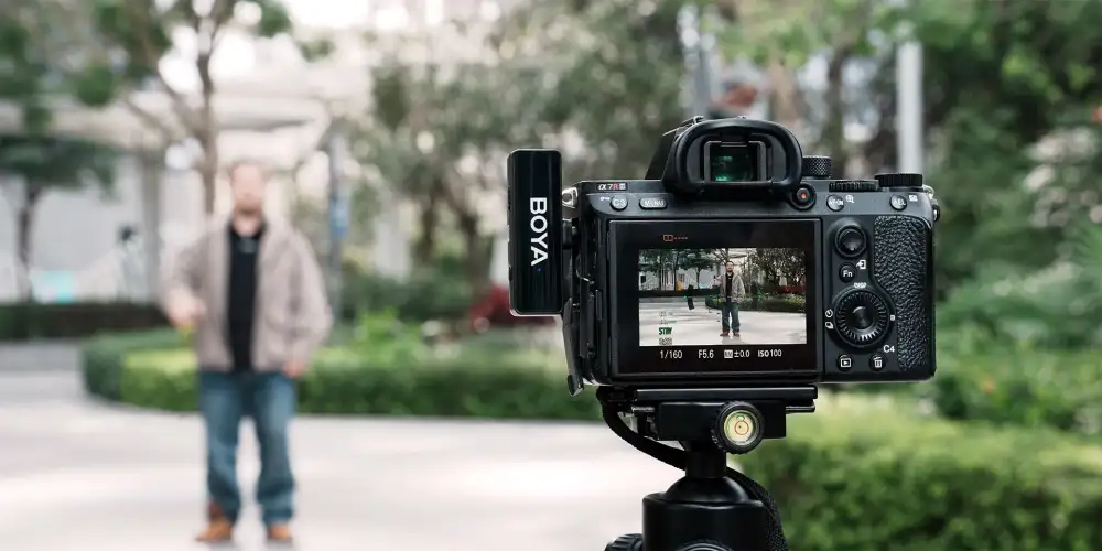 Portable Boya 3-in-1 microphone for videos and interviews