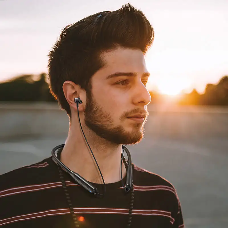 Lightweight neckband built for long daily listening