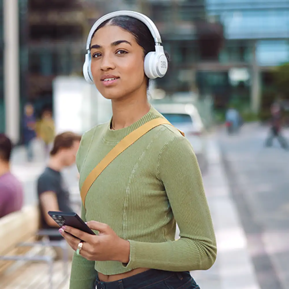 JBL Live 670NC Headphones