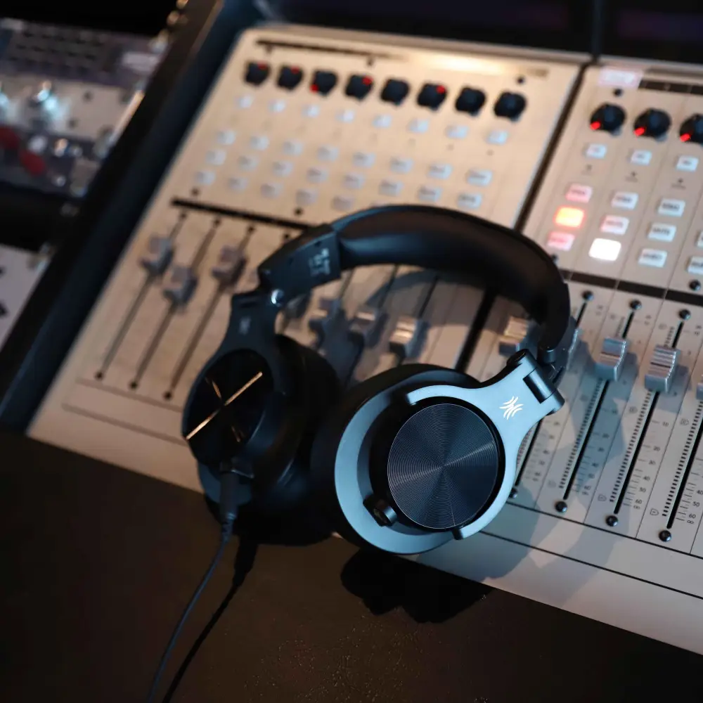 OneOdio A70 Fusion over ear stereo headphones with 40mm drivers