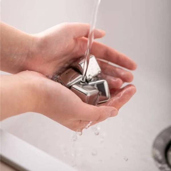 Pinmoo Stainless Steel Ice Cube Box Reusable Ice Cube Multipurpose, AA302