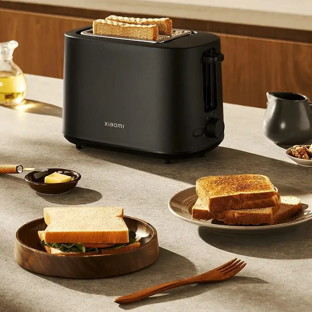 An image of two perfectly toasted bread slices coming out of the Xiaomi toaster, emphasizing the "flip-free cooking" feature